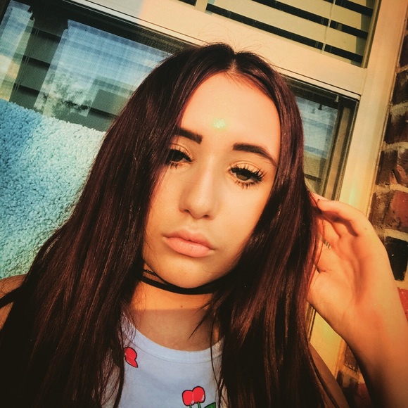 Meet your Posher, Nina - Picture 1 of 1